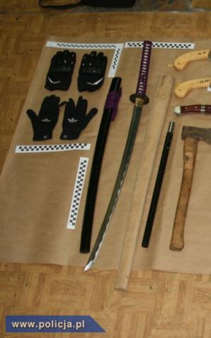 Pseudokibice rozbrojeni przed meczem krakowskiej drużyny 