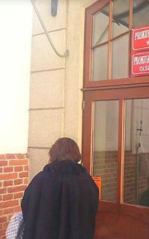 [VIDEO] Wskazani przez Rutkowskiego prawdopodobni sprawcy kradzieży 20 tysięcy dolarów przez bank w Anglii na wolności. Polka od prawie czterech lat nie może doczekać się pomocy prawnej na lini Polska-USA!